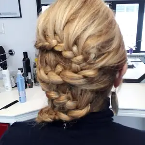 Frizura 4 iz salona Pedeset nijansi